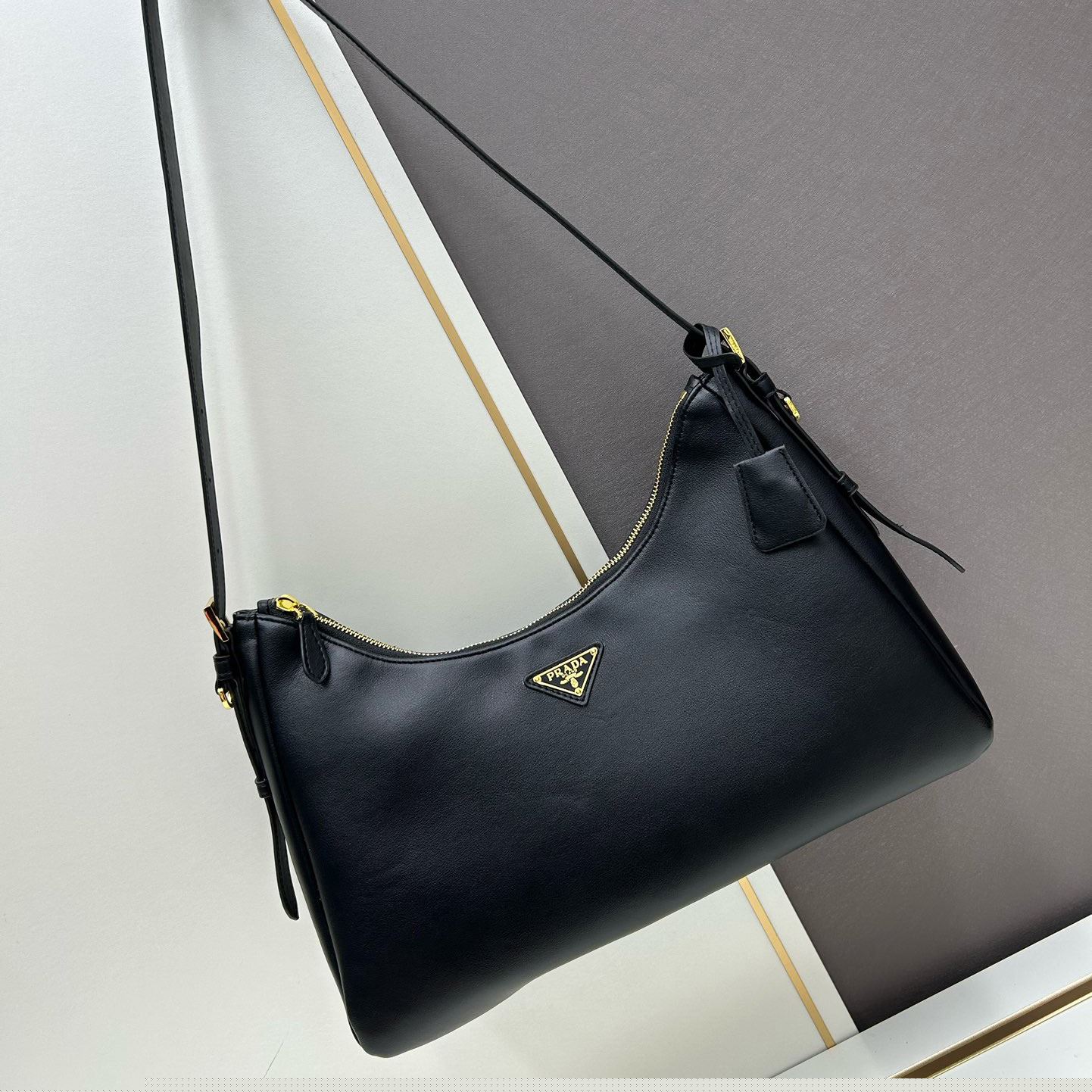 Pra*a top handle bags